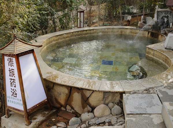 溫泉養(yǎng)老溫泉藥浴理療中心